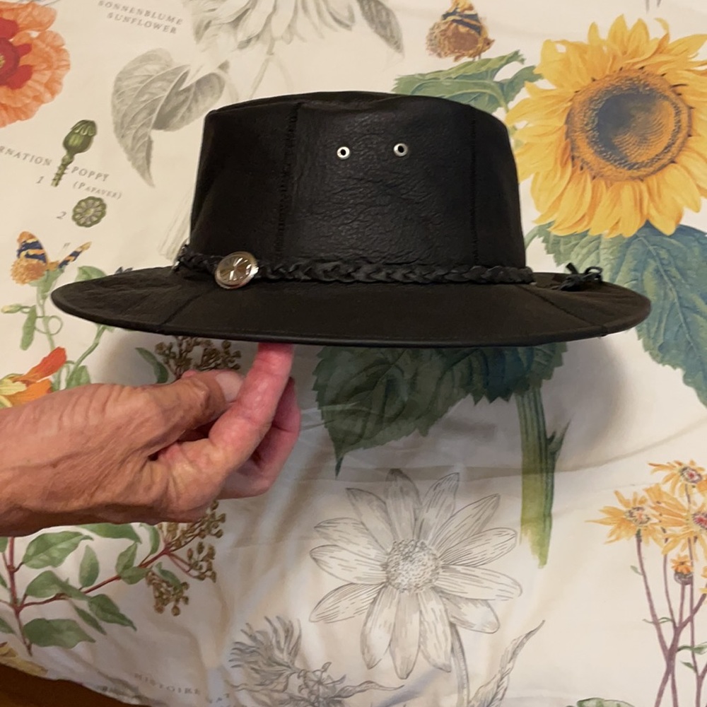 Unisex black leather hat made in Mexico